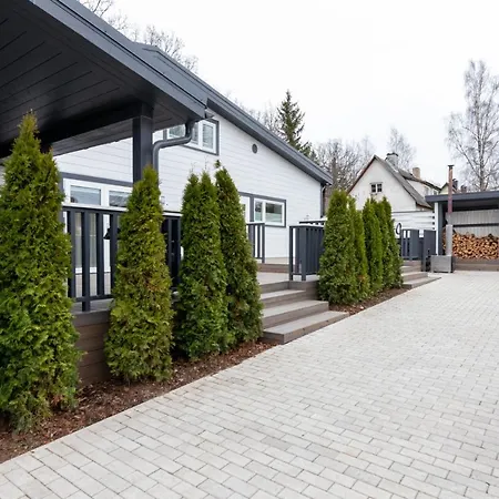 Puhkemaja * Karde